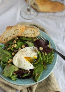 salade lyonnaise with wine and baguette