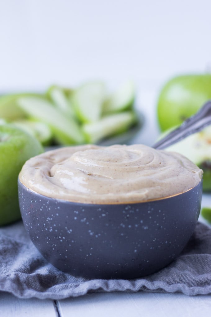 5 Minute Caramel Apple Dip - a quick fall snack, perfect for Halloween and kid-friendly! | Fork in the Kitchen