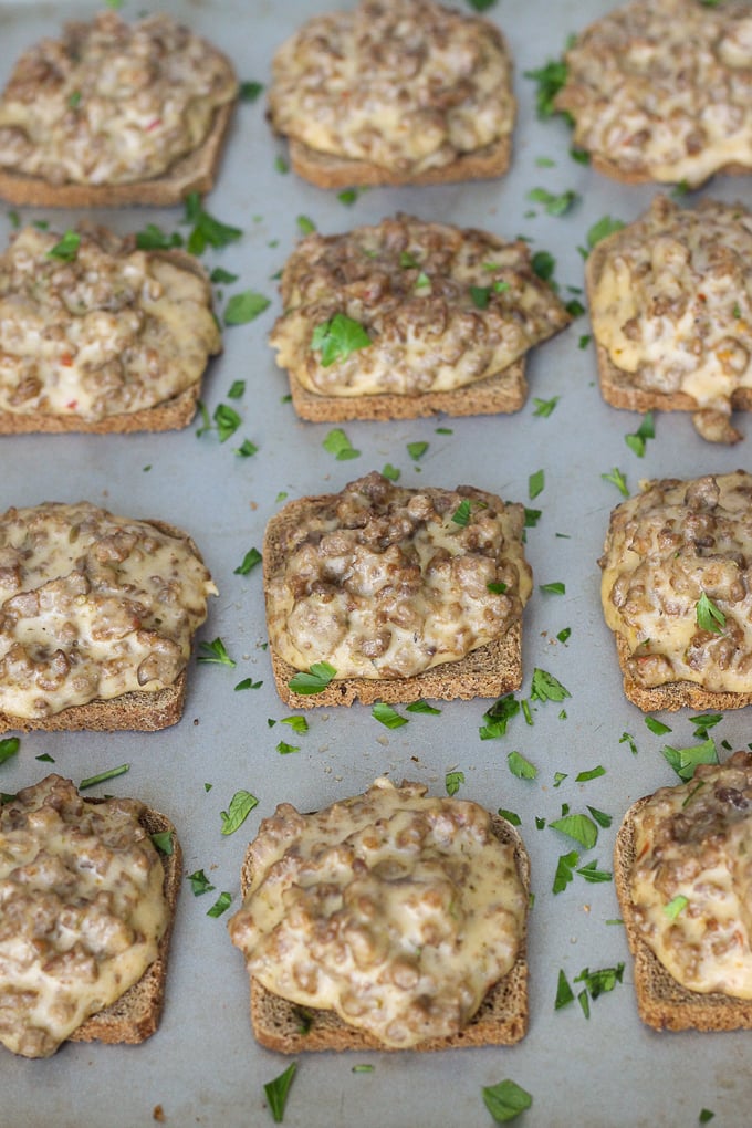 Pizza Rye Snacks - rye toasts topped with your favorite part of pizza, the meat and cheese! 