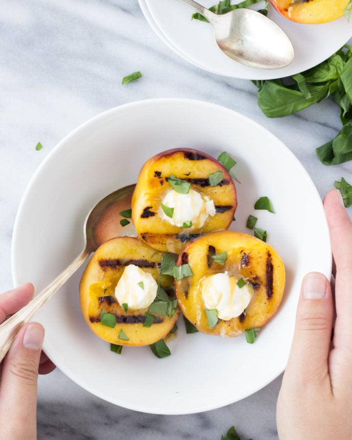 Mascarpone Grilled Peaches with Honey Sauce | Fork in the Kitchen