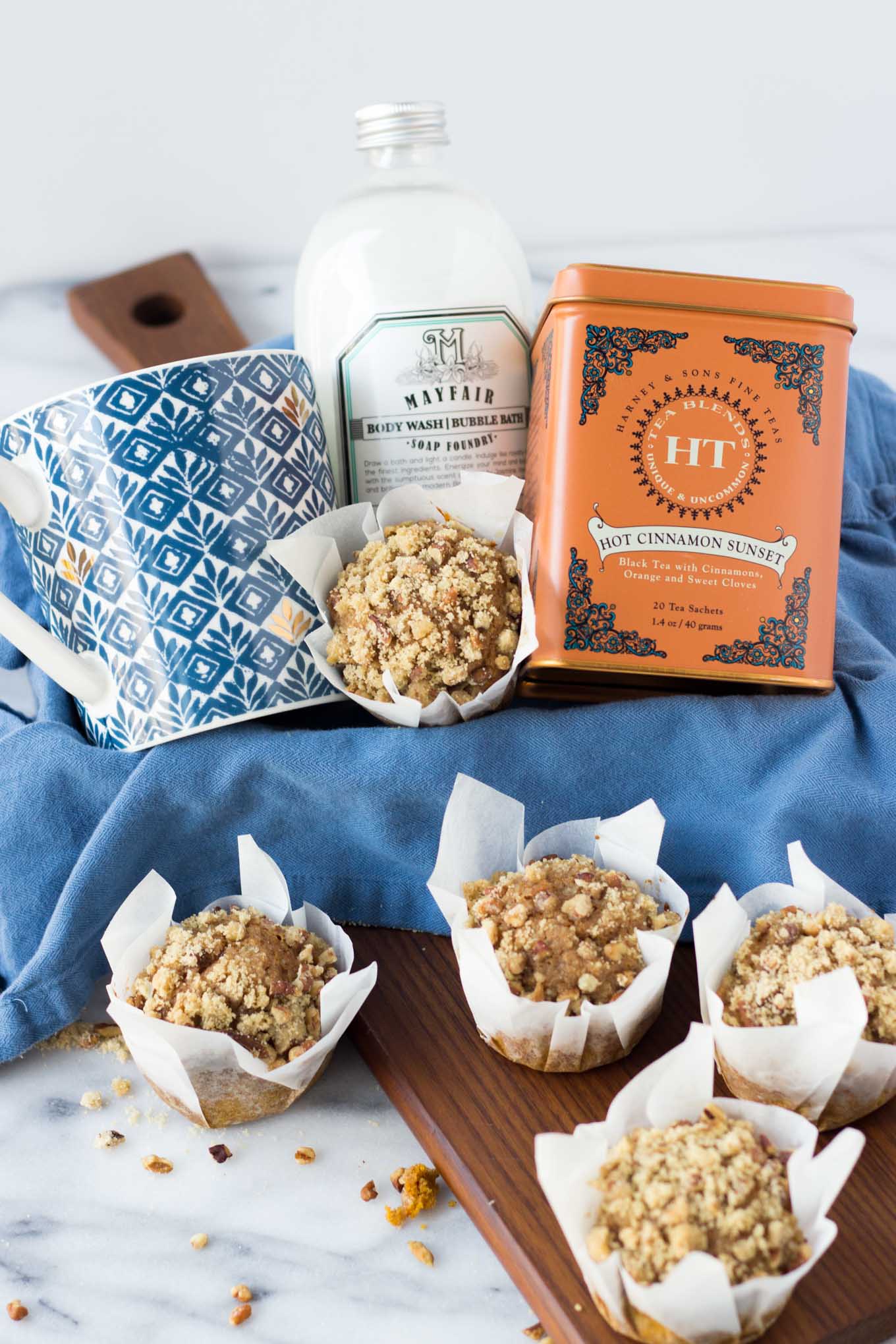 Pumpkin Spice Muffins with Pecan Crumble | Fork in the Kitchen
