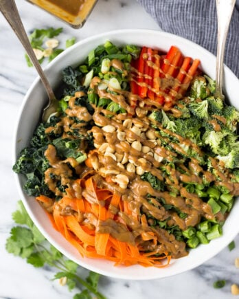 Thai Chopped Salad with Peanut Sauce Dressing - an easy, healthy, detox lunch or dinner full of flavor and crunch! | Fork in the Kitchen