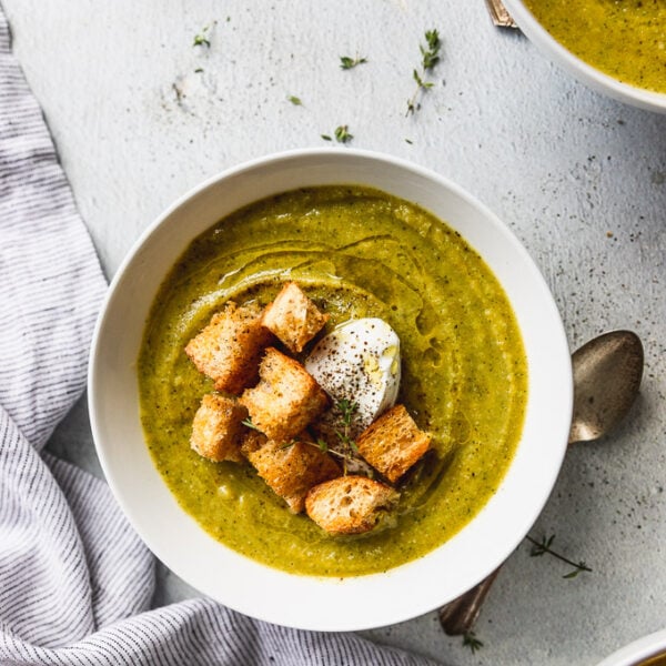 bowl of broccoli squash soup with olive oil drizzle