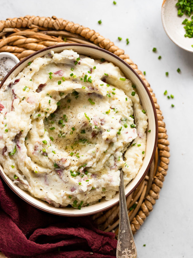The Ultimate Garlic Mashed Potatoes – No Peeling Required!