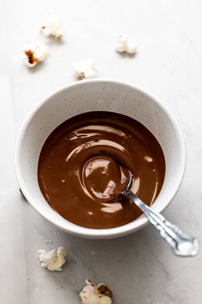 Bowl of melted chocolate.