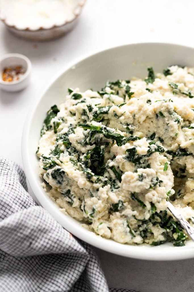 Spinach ricotta filling in bowl.
