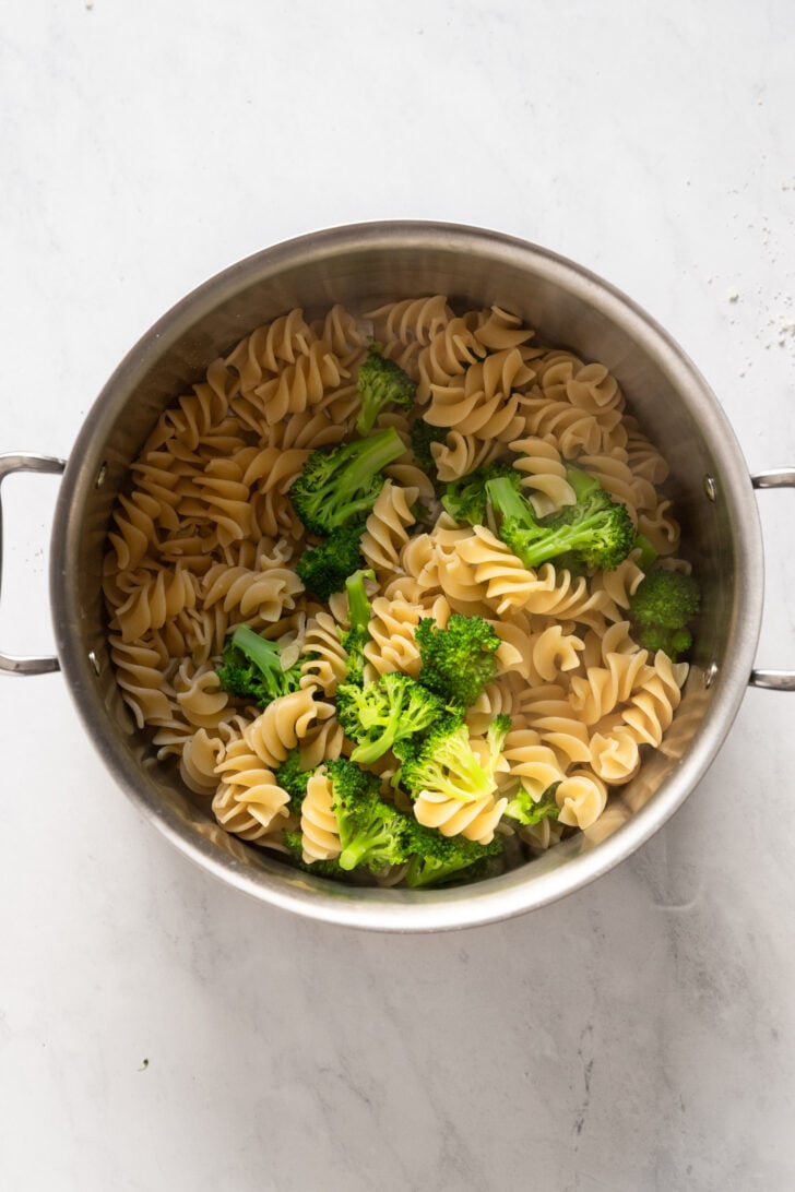 Broccoli and pasta in pot.