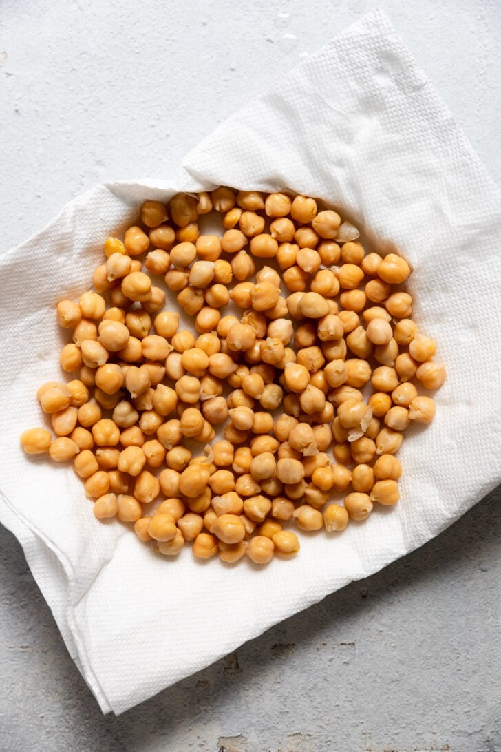 Chickpeas on paper towel.