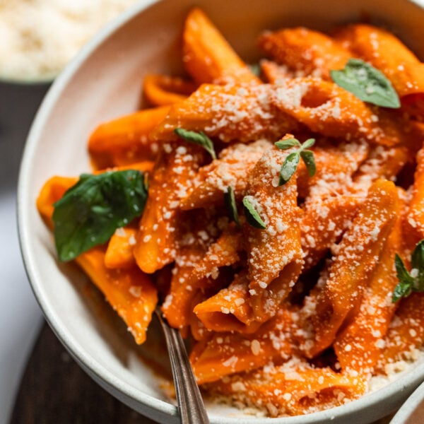Red Shell Pasta 30-Minute Pasta with Roasted Red Pepper Sauce (No Cream!)